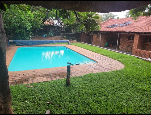 4 BEDROOM HOUSE TO LET IN SAFARI GARDENS